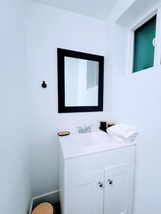 Phoenix Retreat - Studio With King Bed - 10 Min From Airp - Unit C Extérieur photo